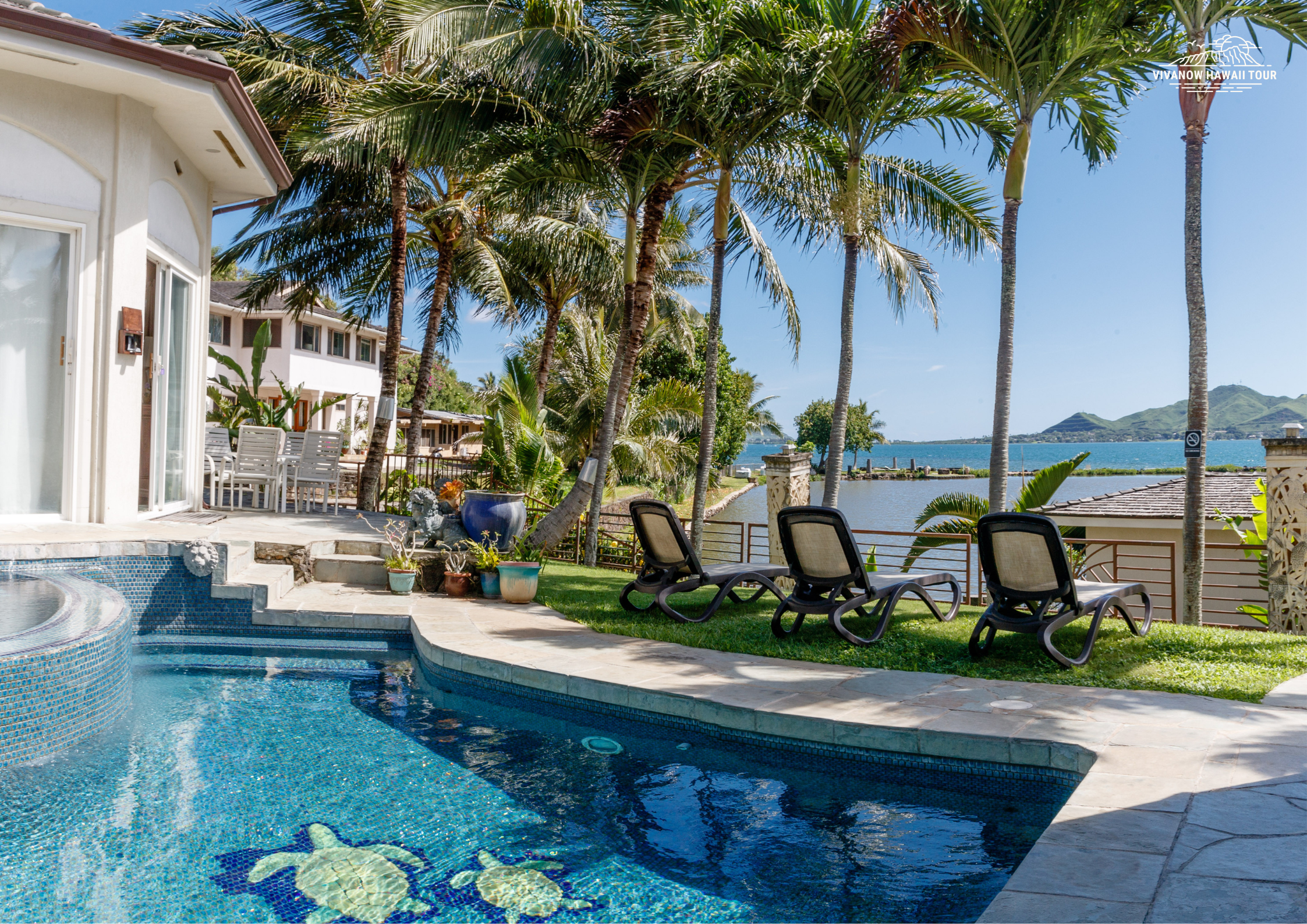 EXPERIENCE HAWAI’I THE RIGHT WAY – STAY AT A LUXURY CONDO WITH OCEAN & MOUNTAIN VIEWS