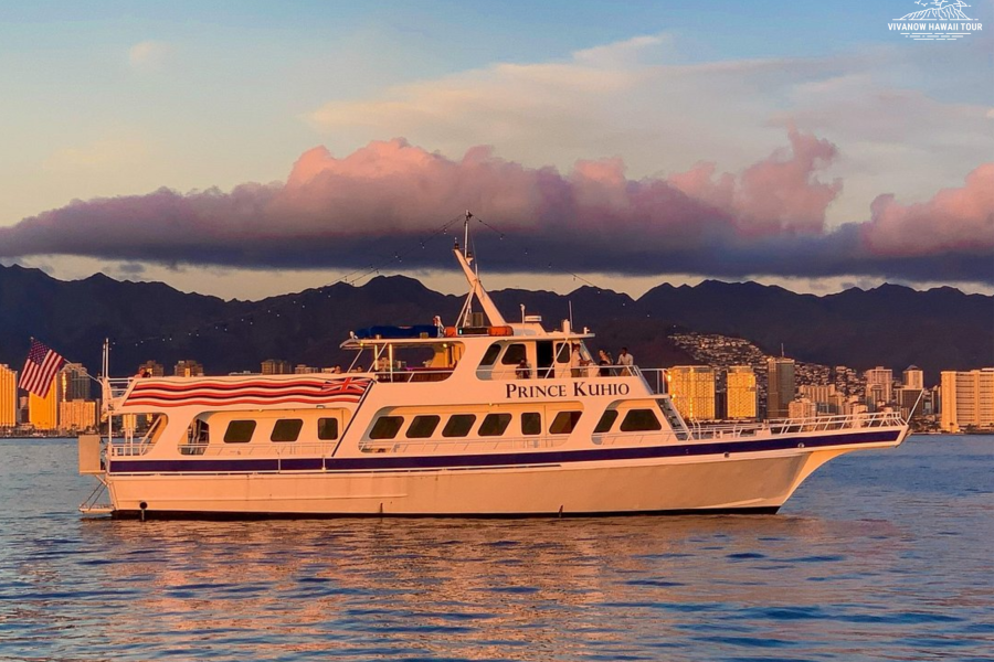 Sunset Dinner Cruise in Honolulu