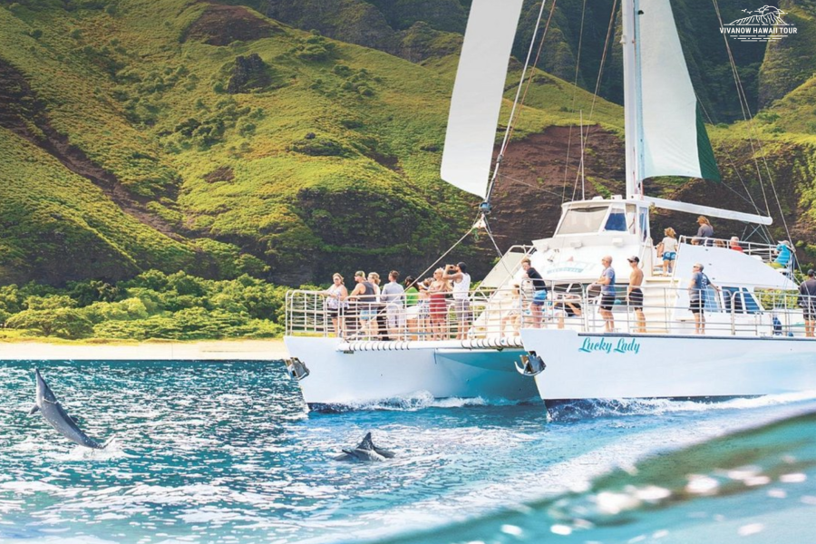 Deluxe Na Pali Morning Snorkel Tour on the Lucky Lady